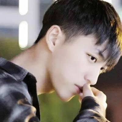 QQ^