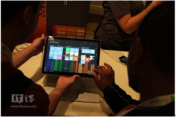 Windows10PӛSurface Book۵w